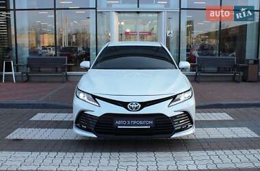 Седан Toyota Camry 2023 в Киеве