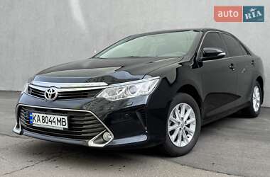 Седан Toyota Camry 2015 в Києві