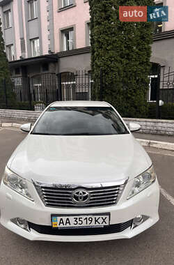 Седан Toyota Camry 2011 в Києві