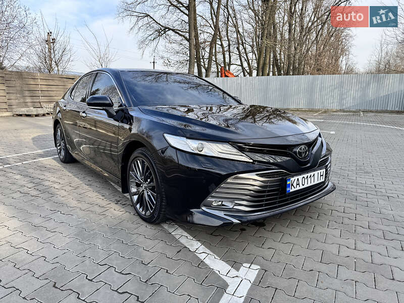 Седан Toyota Camry 2018 в Києві