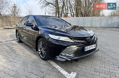 Седан Toyota Camry 2018 в Києві