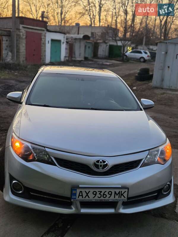 Седан Toyota Camry 2014 в Краснограде
