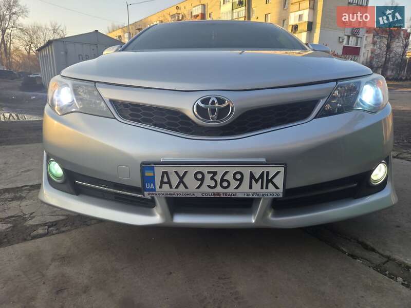 Седан Toyota Camry 2014 в Краснограде