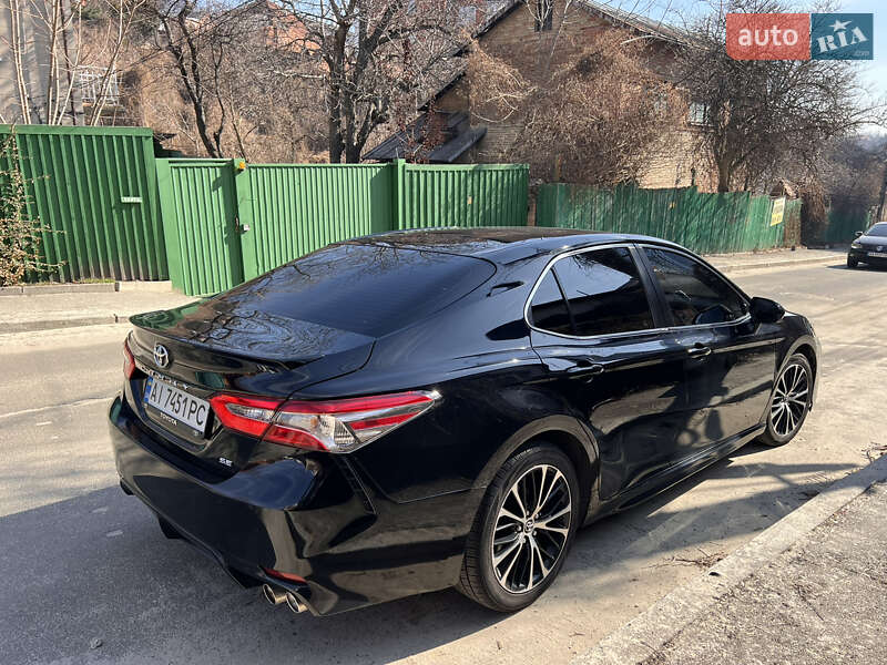 Седан Toyota Camry 2017 в Києві