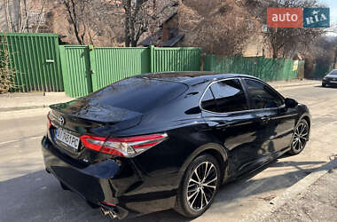 Седан Toyota Camry 2017 в Києві