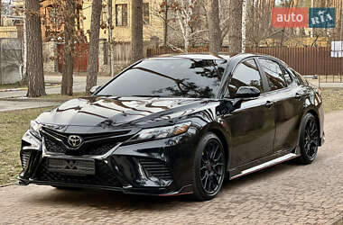 Седан Toyota Camry 2023 в Киеве