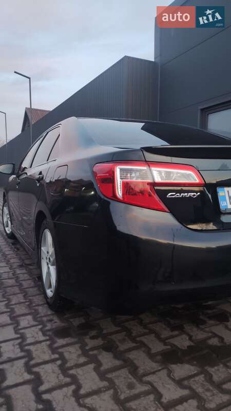 Седан Toyota Camry 2012 в Каменском