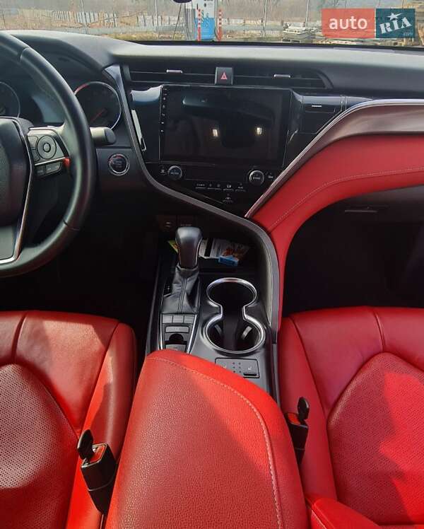 Седан Toyota Camry 2017 в Виннице