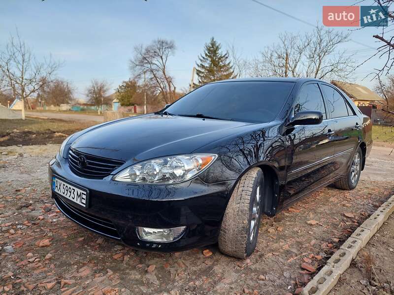 Седан Toyota Camry 2004 в 