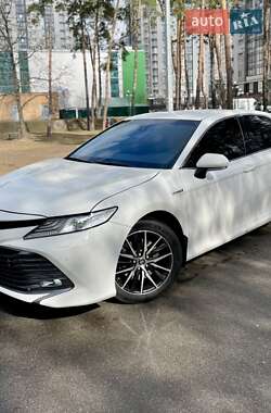 Седан Toyota Camry 2020 в Киеве