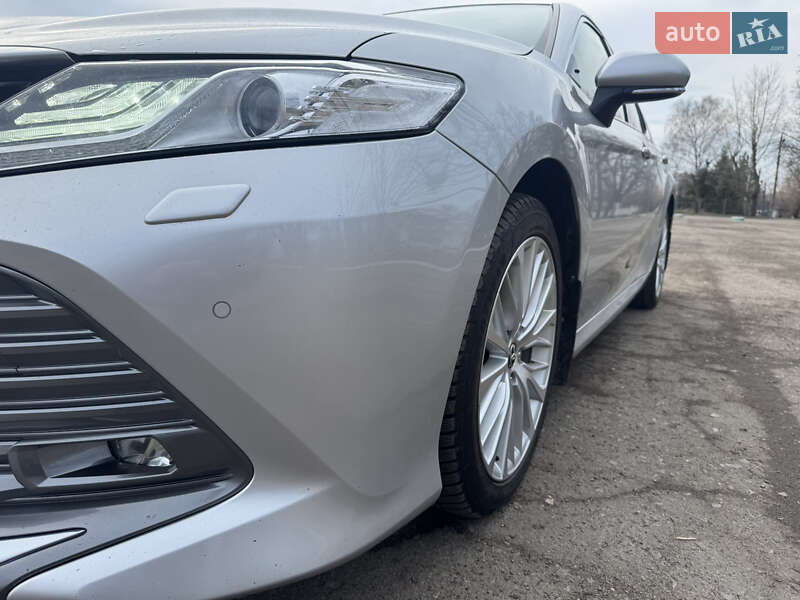 Седан Toyota Camry 2018 в Харькове