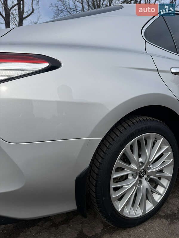 Седан Toyota Camry 2018 в Харькове