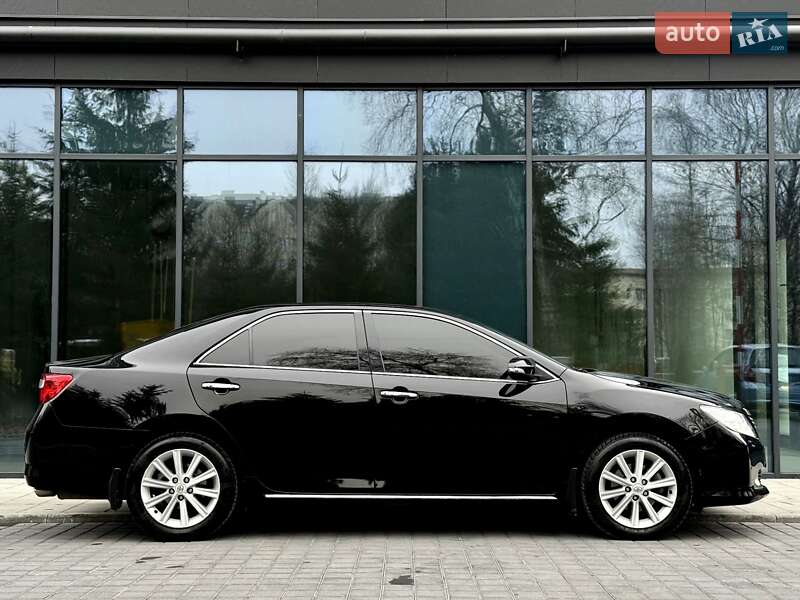 Седан Toyota Camry 2012 в Львове