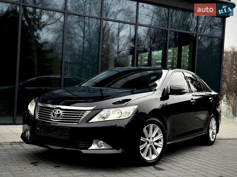 Седан Toyota Camry 2012 в Львове
