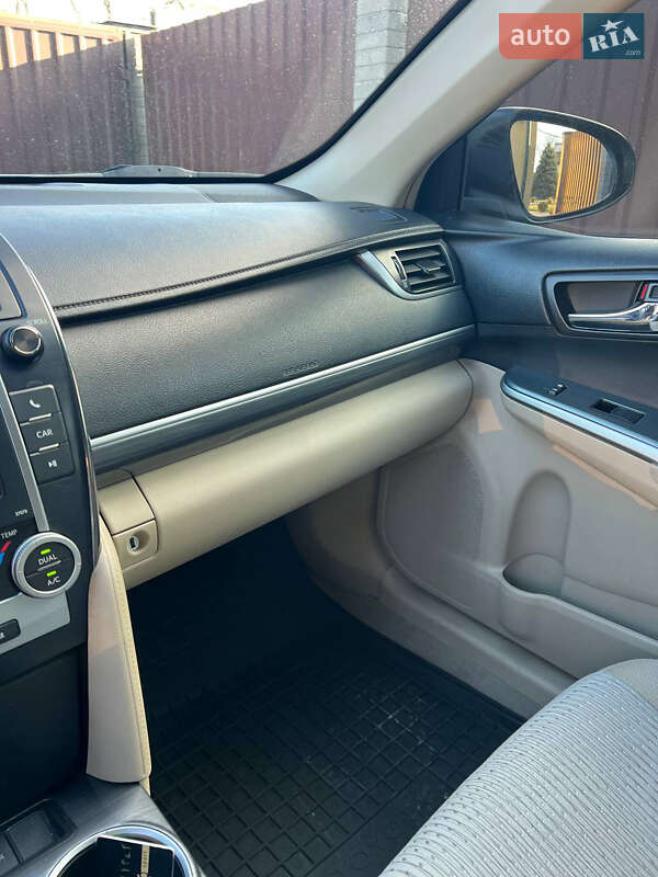 Седан Toyota Camry 2013 в Львові