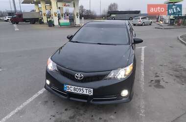 Седан Toyota Camry 2013 в Львові