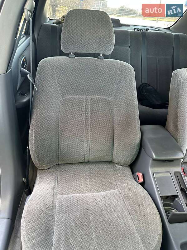 Седан Toyota Camry 2000 в Одессе
