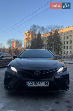 Седан Toyota Camry 2019 в Харкові