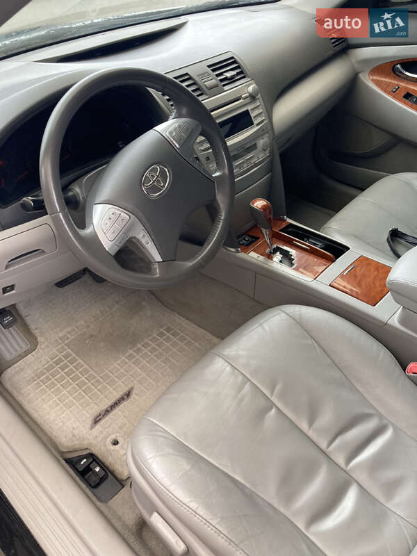 Седан Toyota Camry 2011 в Дніпрі