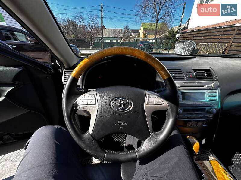 Седан Toyota Camry 2006 в Киеве