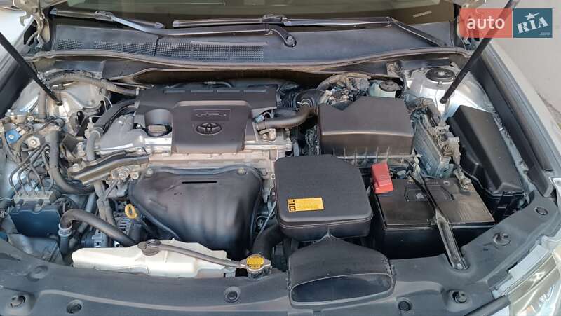 Седан Toyota Camry 2014 в Чернівцях