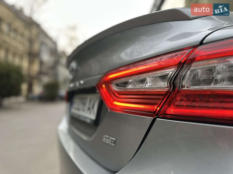 Седан Toyota Camry 2019 в Днепре
