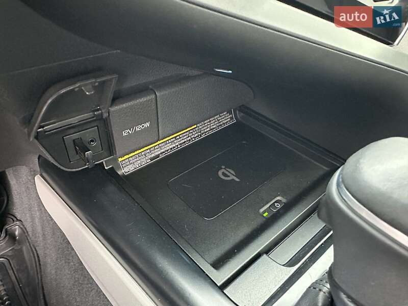 Седан Toyota Camry 2018 в Харкові