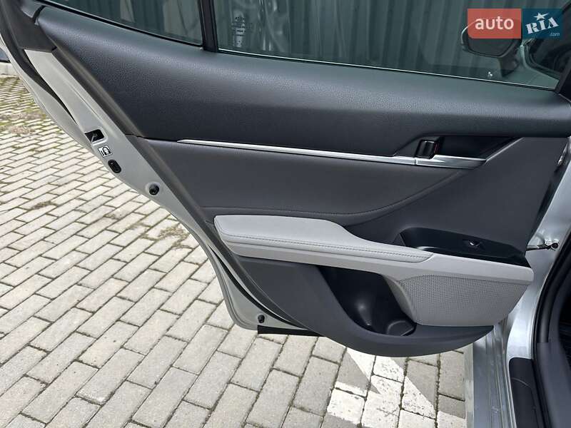 Седан Toyota Camry 2018 в Харкові