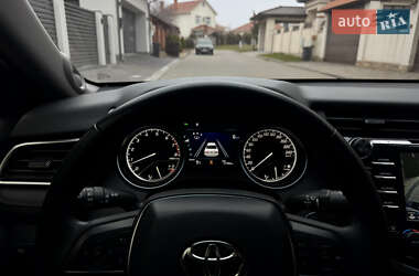 Седан Toyota Camry 2017 в 