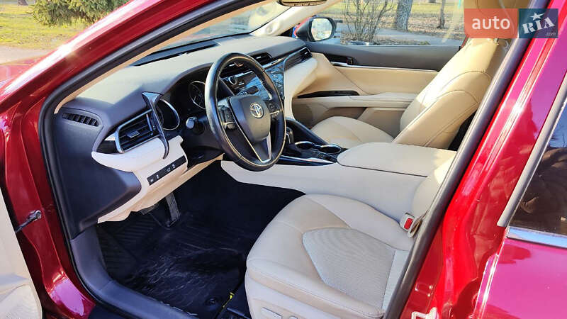 Седан Toyota Camry 2020 в Полтаве