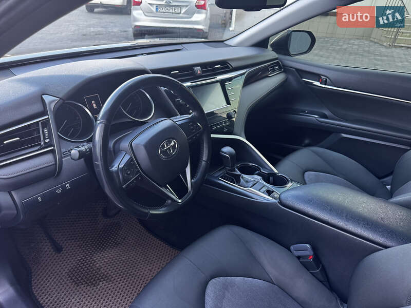 Седан Toyota Camry 2019 в Хмельницькому