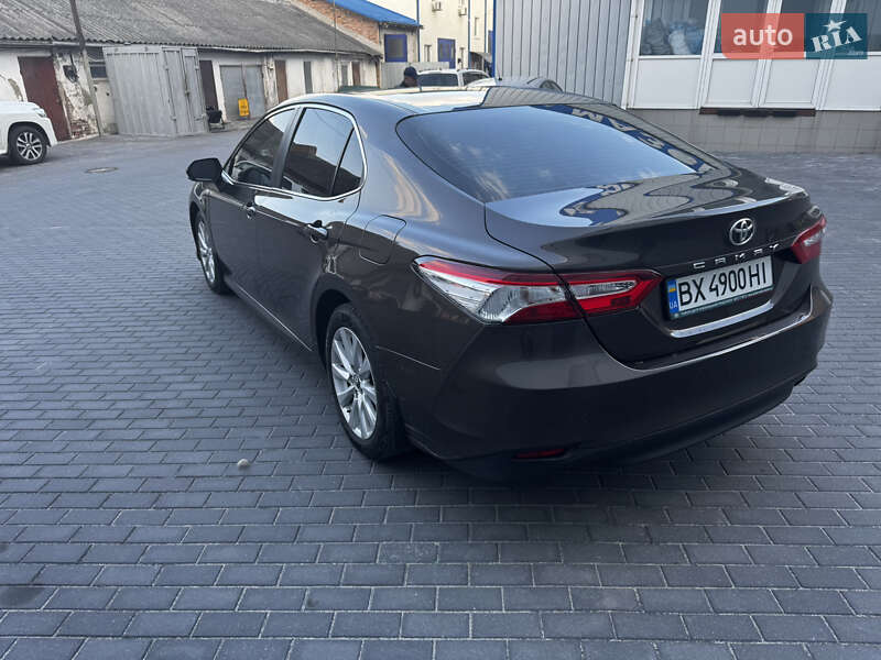 Седан Toyota Camry 2019 в Хмельницькому