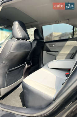 Седан Toyota Camry 2017 в 