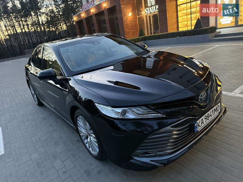 Седан Toyota Camry 2020 в Ирпене
