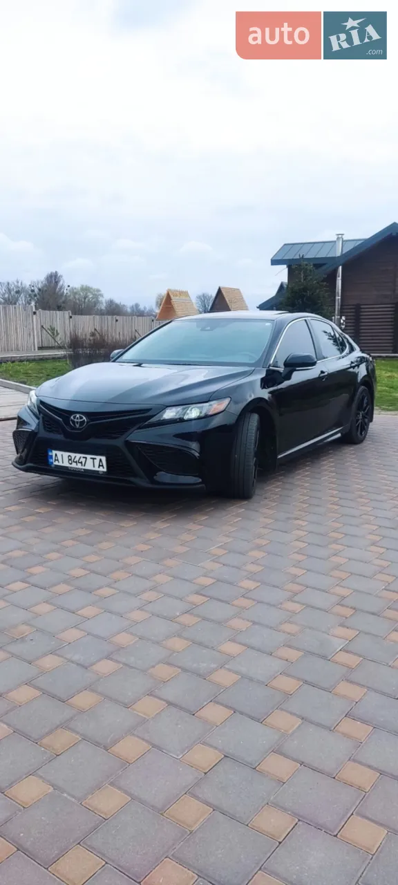 Власне авто, купував для себе з мінімальними пошкодженнями (можете самі переконатись по CarFax). Продаж у зв?язку з неотриманням мною бажаних очікувань, це мій перший автомобіль з Японської платформи. 
Автомобіль має чудову комплектацію, led фари (ближнє та дальнє світло), адаптивний круїз з системою автоматичного гальмування, у разі створення аварійної ситуації, система утримання в полосі, мертві зони, люк, комбінований салон, приборна панель у км, оскільки купував з Канади, повний привід, підігріви сидінь та керма. По кузову фарбовано лише 2 елемента. Стан нового авто, жодних зауважень. Готовий до перевірки на вашому сто. Лише переоформлення, прохання не телефонувати різним площадкам, допомоги у продажі не потребую.