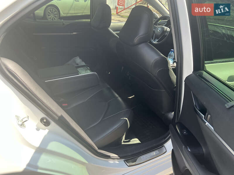 Седан Toyota Camry 2019 в Одессе