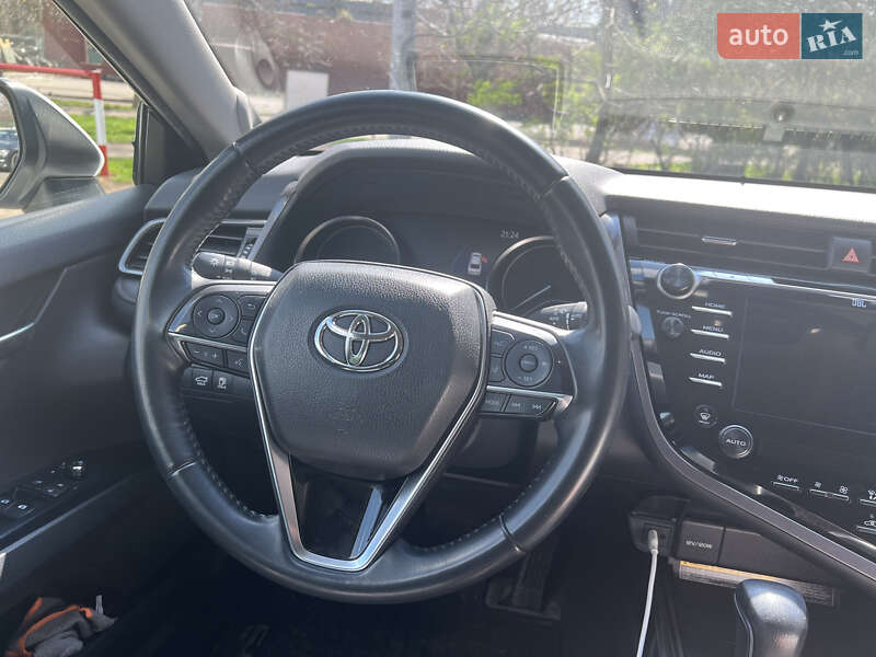 Седан Toyota Camry 2019 в Одессе