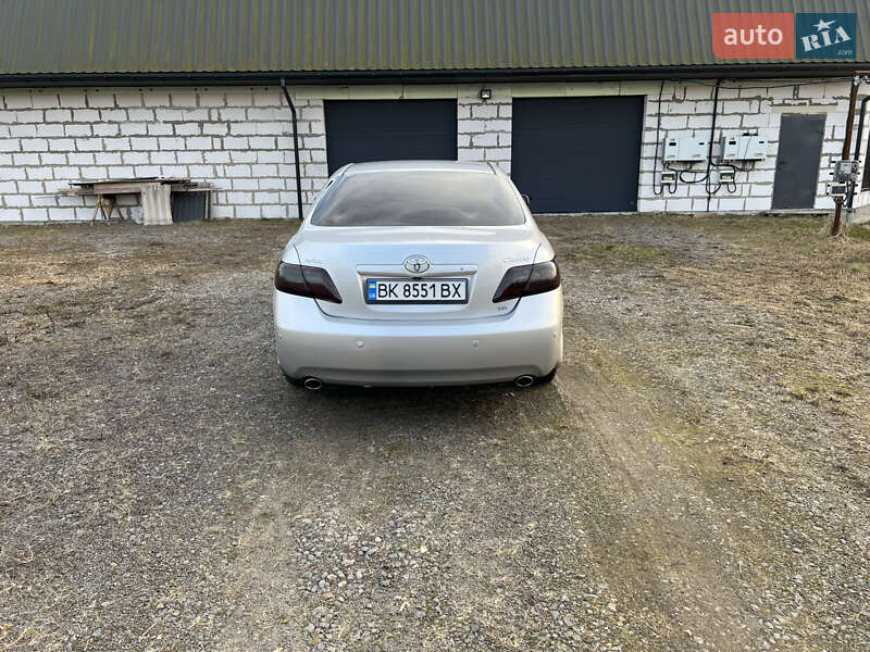 Седан Toyota Camry 2008 в Сарнах