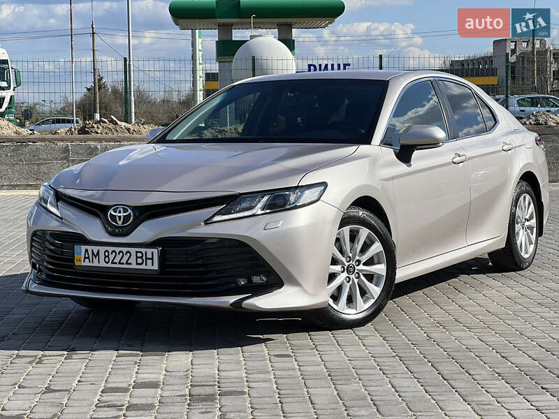 Седан Toyota Camry 2017 в 