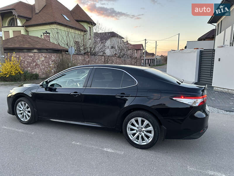 Седан Toyota Camry 2020 в Житомирі