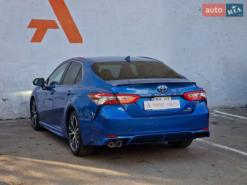 Седан Toyota Camry 2019 в Одесі