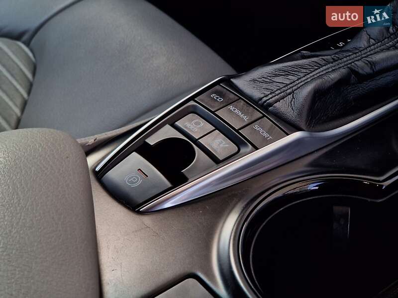 Седан Toyota Camry 2019 в Одесі