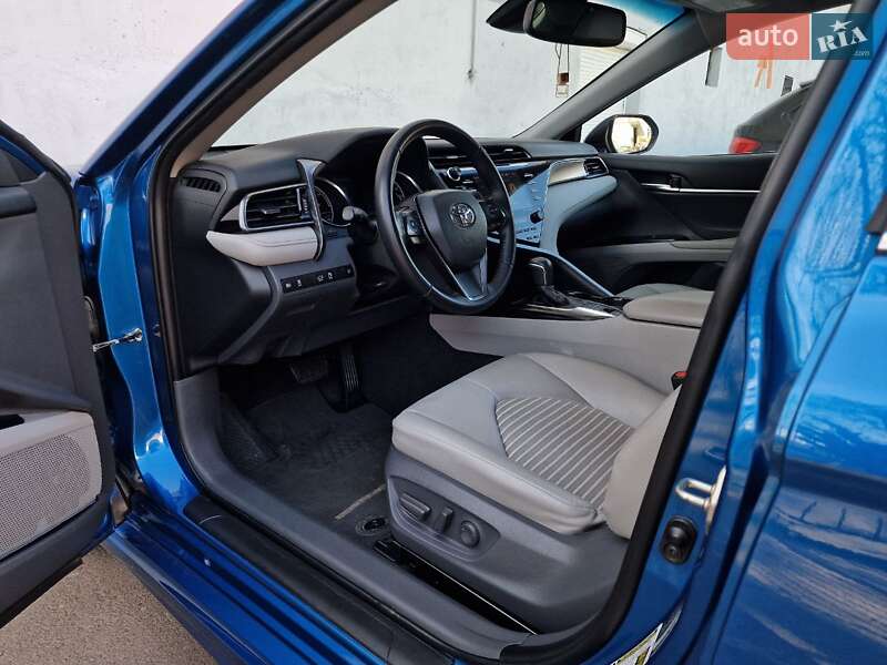 Седан Toyota Camry 2019 в Одесі