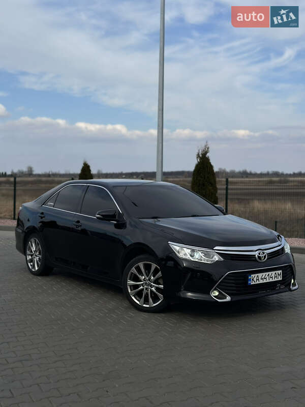 Седан Toyota Camry 2014 в Коростышеве