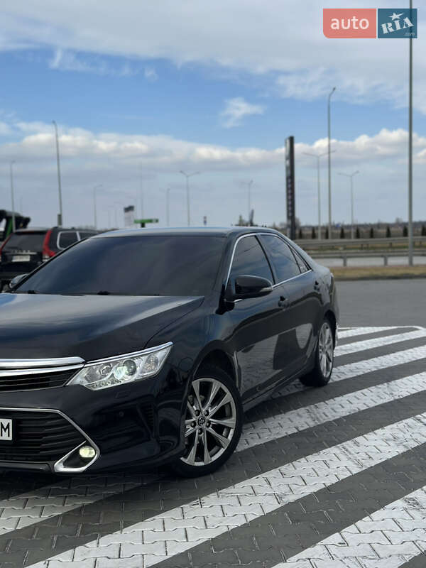 Седан Toyota Camry 2014 в Коростышеве