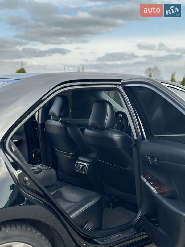 Седан Toyota Camry 2014 в Коростышеве