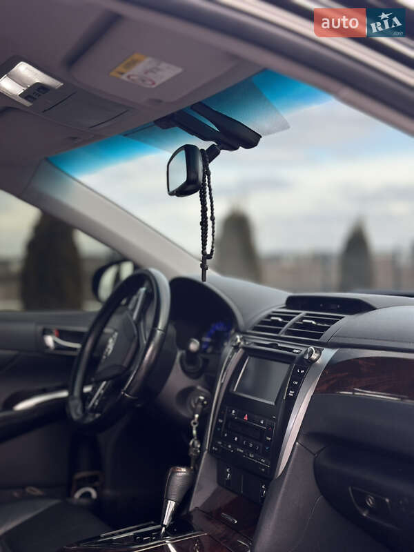 Седан Toyota Camry 2014 в Коростышеве