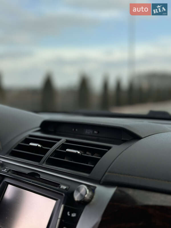 Седан Toyota Camry 2014 в Коростышеве
