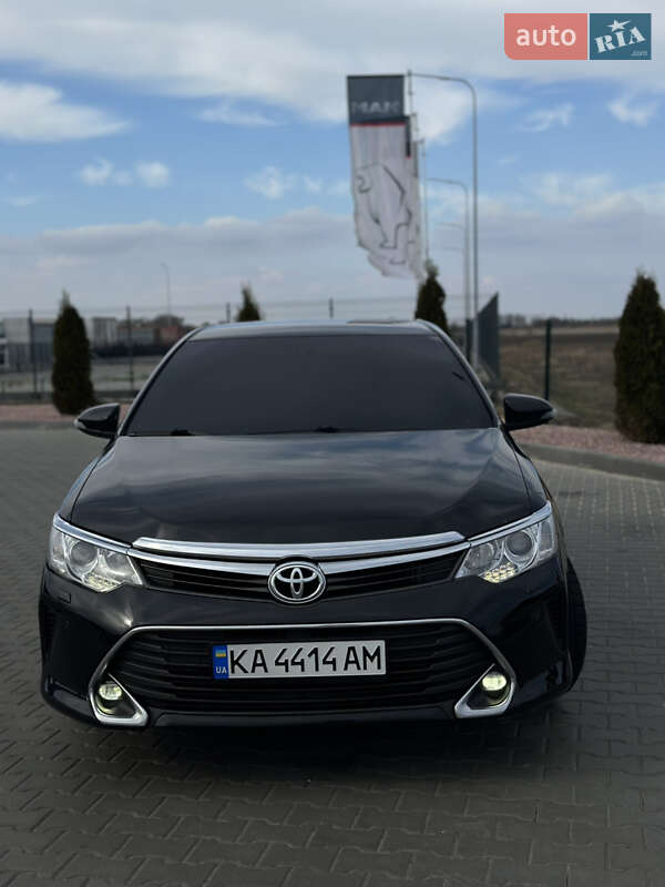 Седан Toyota Camry 2014 в Коростышеве