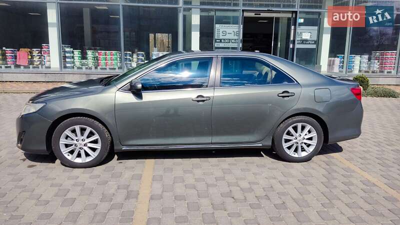 Седан Toyota Camry 2013 в 